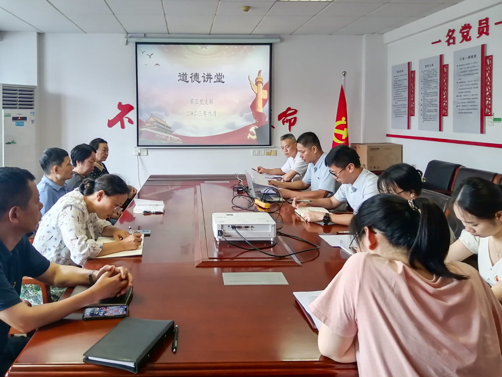 道德讲堂图片.jpg